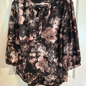 Torrid Women’s plus top. Worn a couple times, Pre owned excellent condition